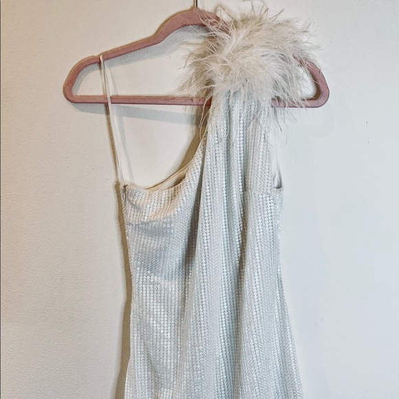 Dresses & Skirts - White One Shoulder Sequin Party Dress